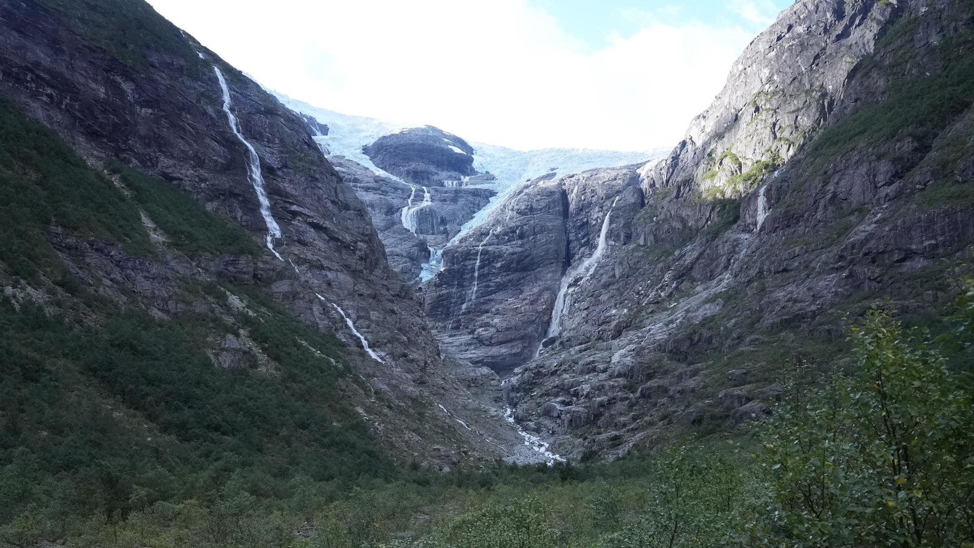 Kjenndal Glacier
